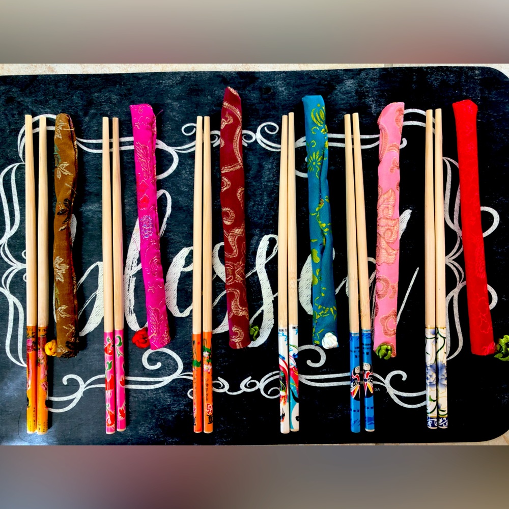 Never used: classic Chinese chopsticks set with sick cases
